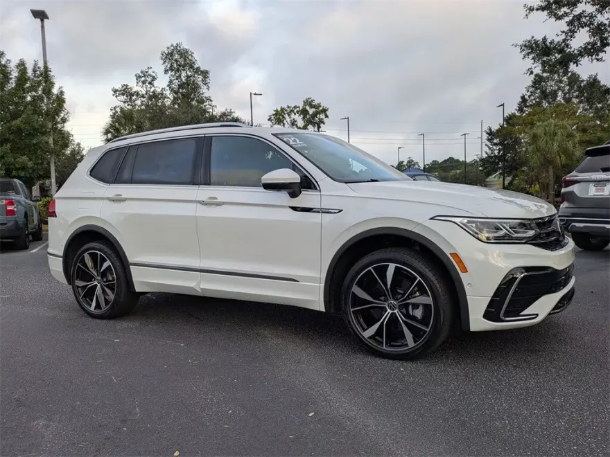 2022 Volkswagen Tiguan SEL Premium R-Line photo 1