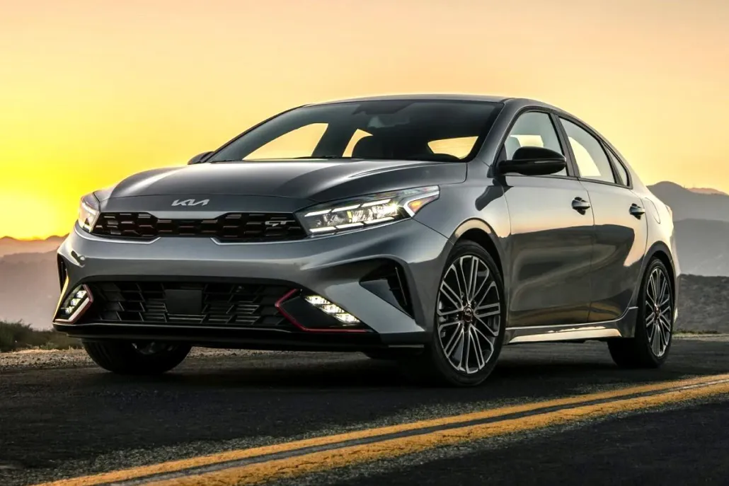 2023 Kia Forte LXS photo 1