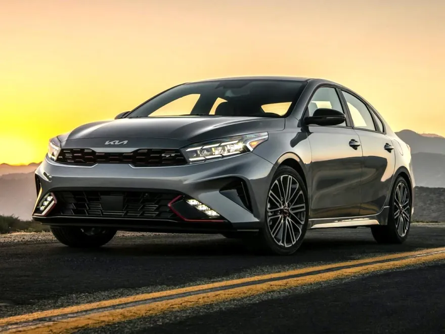 2023 Kia Forte LXS photo 1
