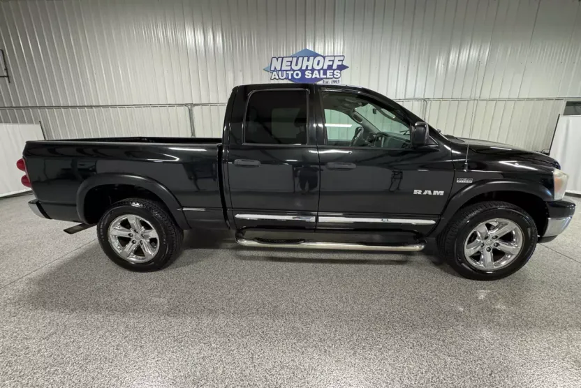 2008 Dodge Ram SLT photo 1
