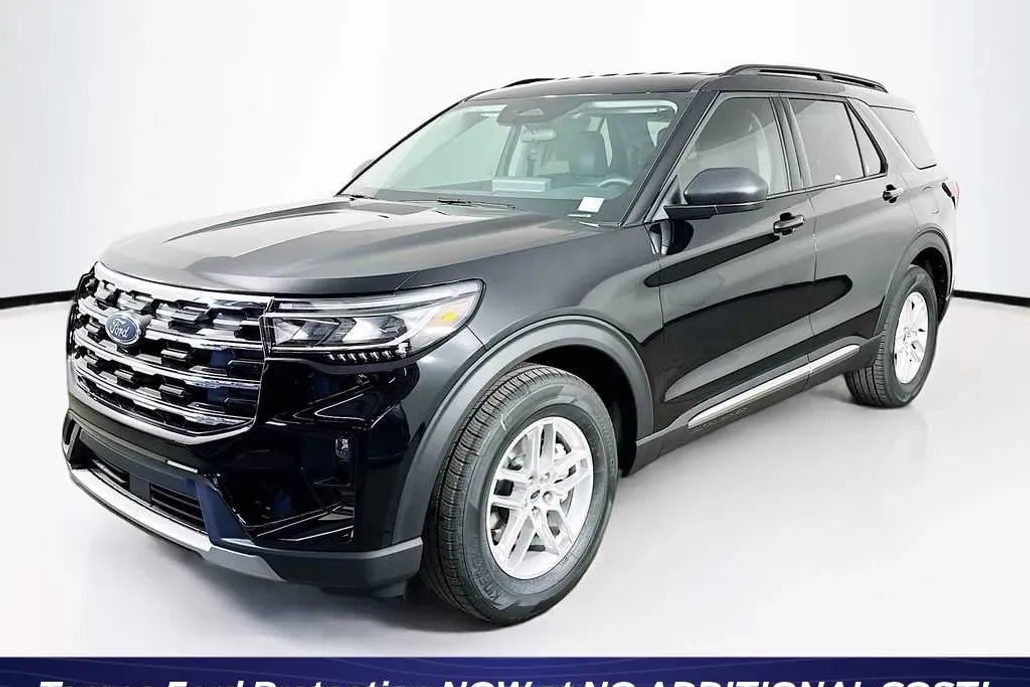 2025 Ford Explorer photo 1