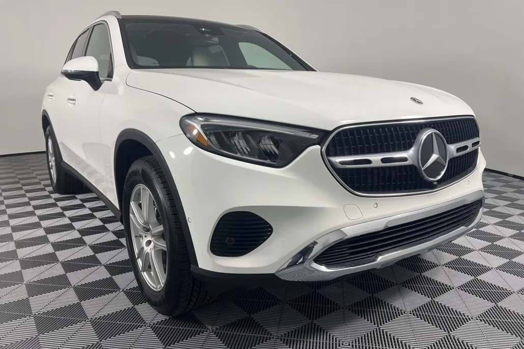 2025 Mercedes Benz GLC 300 photo 1