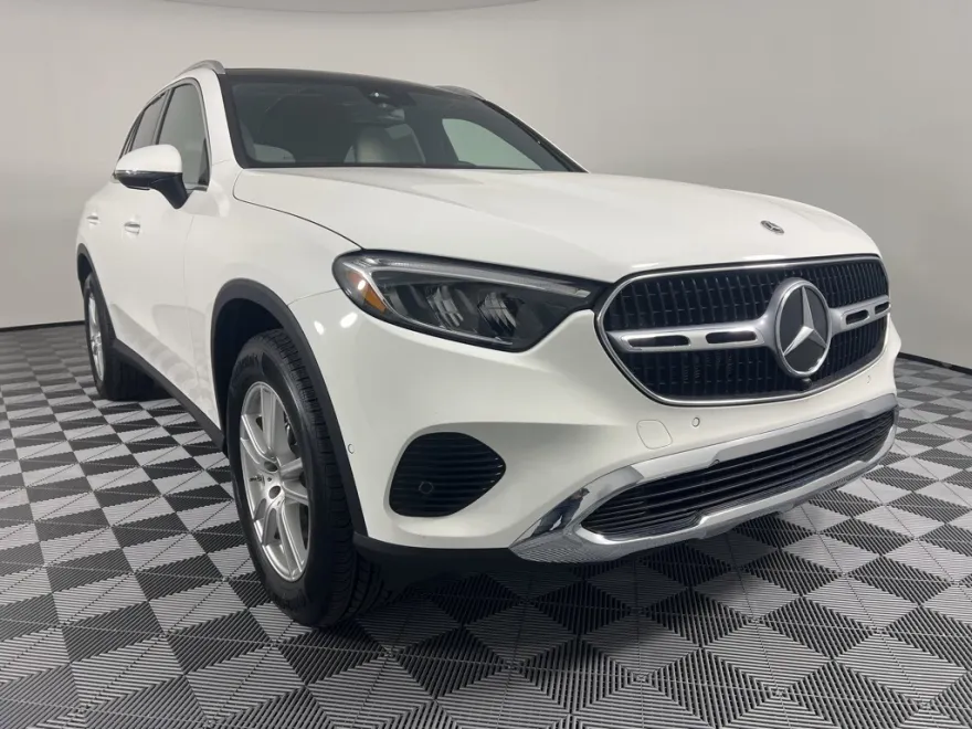2025 Mercedes Benz GLC 300 photo 1