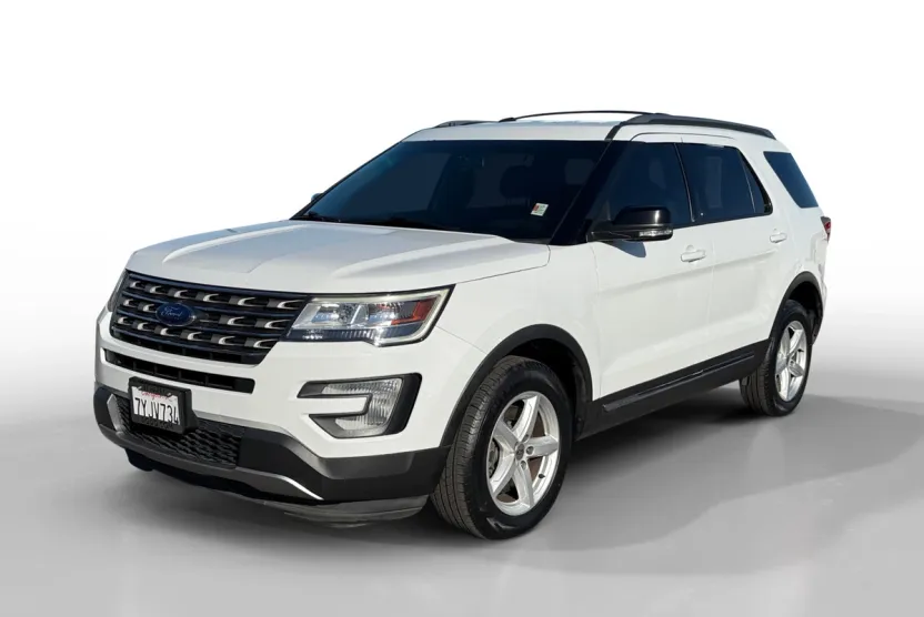 2017 Ford Explorer XLT photo 1