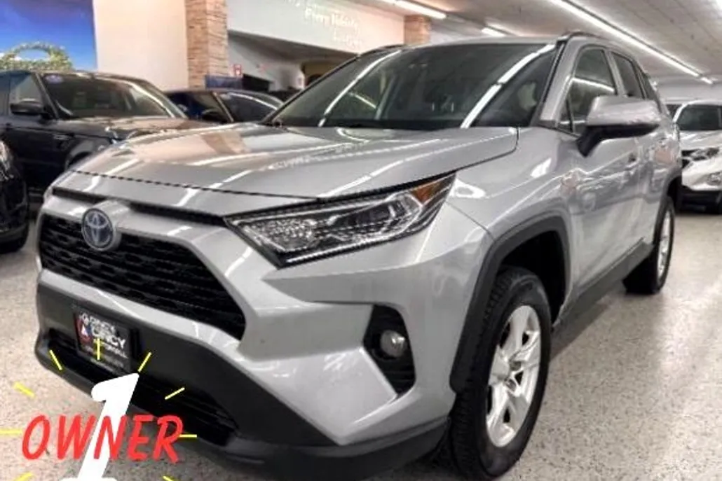 2021 Toyota RAV4 Hybrid XLE photo 1