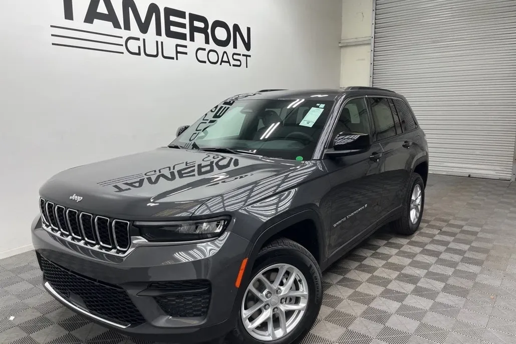 2025 Jeep Grand Cherokee Laredo photo 1