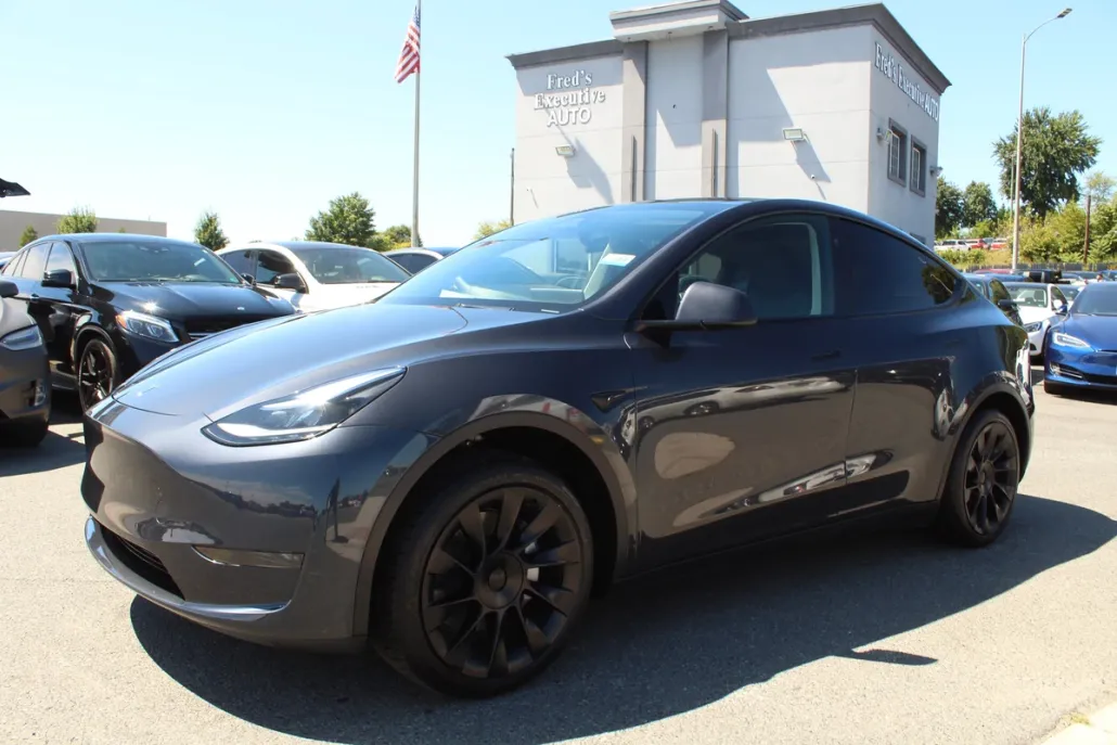 2024 Tesla Model Y Long Range photo 1
