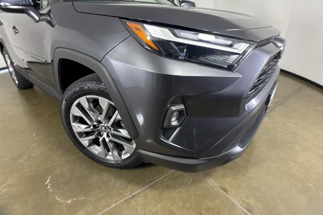 2022 Toyota RAV4 XLE Premium photo 1