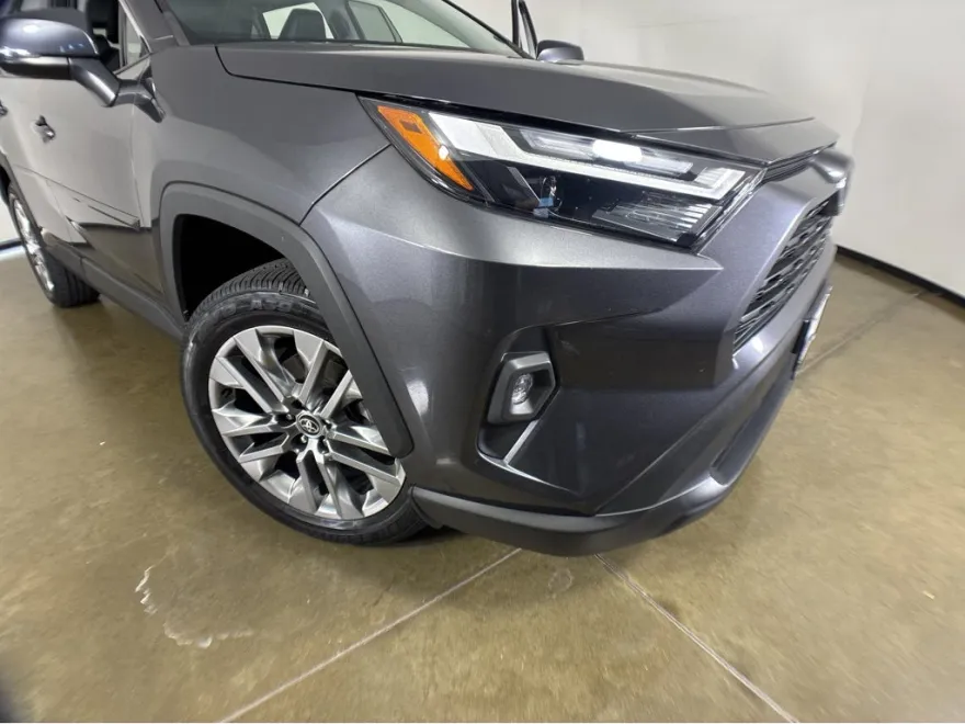 2022 Toyota RAV4 XLE Premium photo 1