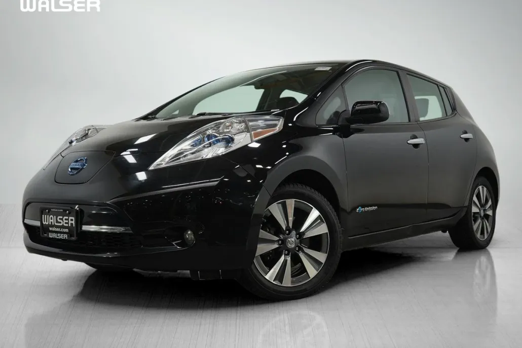 2015 Nissan Leaf SV photo 1