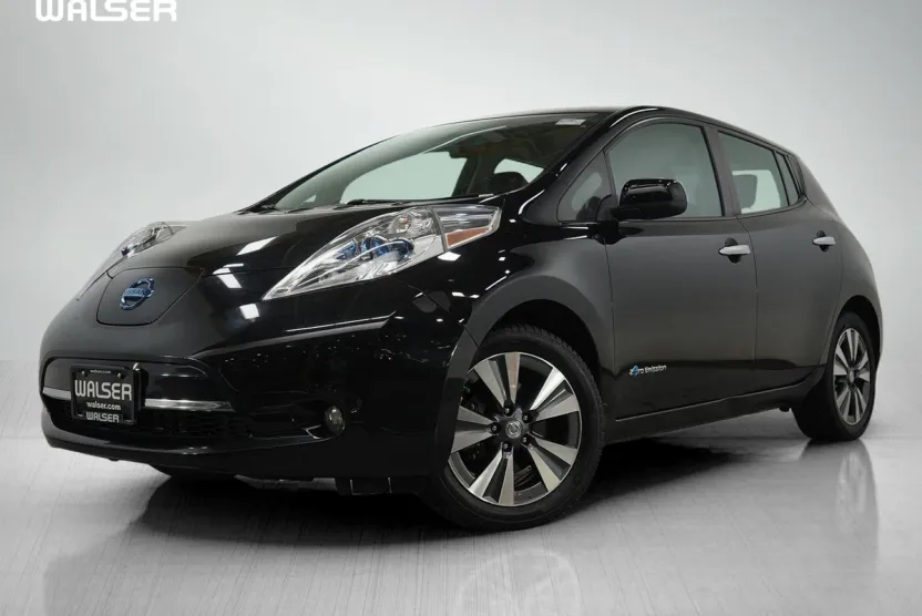2015 Nissan Leaf SV photo 1