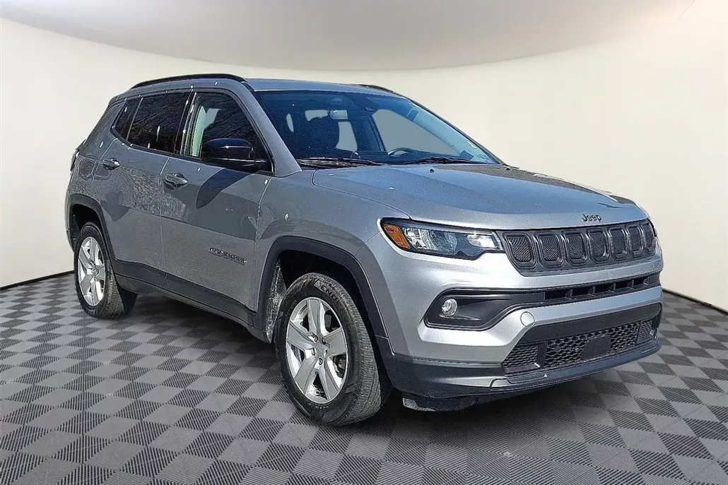 2022 Jeep Compass Latitude photo 1