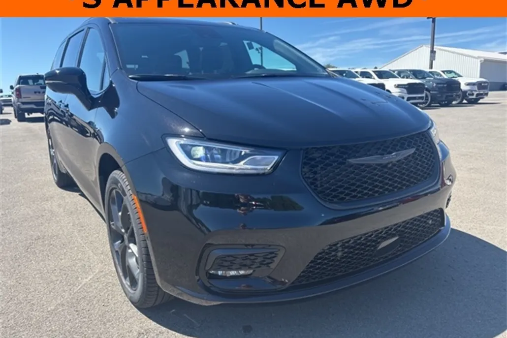 2026 Chrysler Pacifica Limited photo 1