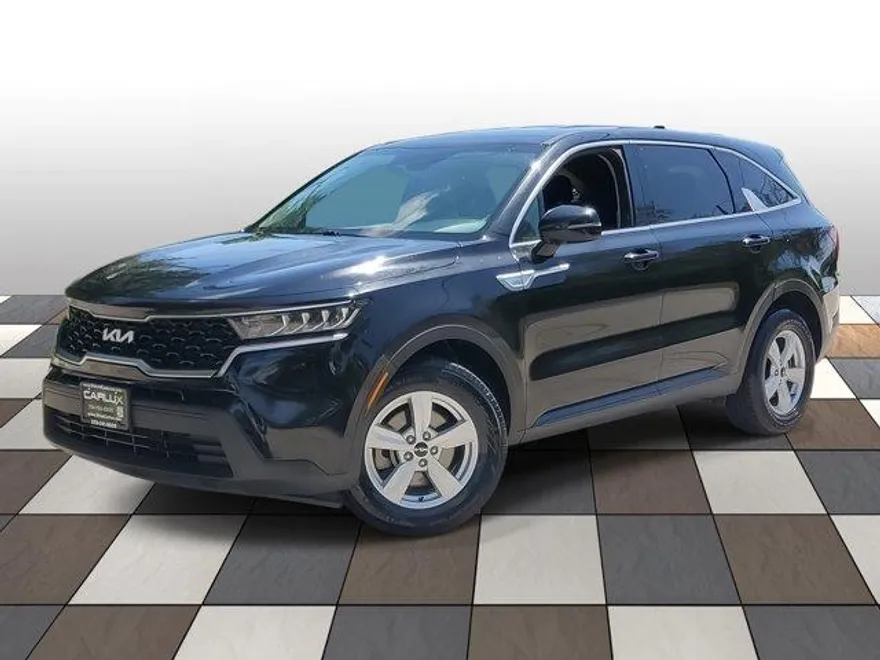 2022 Kia Sorento LX photo 1