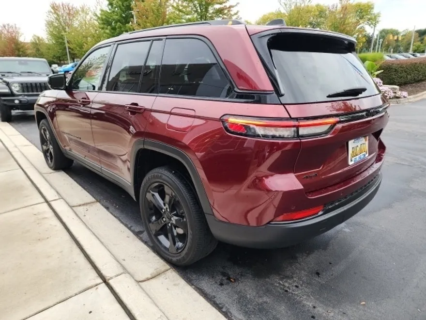 2023 Jeep Grand Cherokee Altitude photo 1