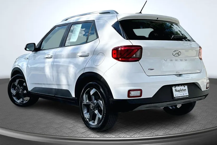 2024 Hyundai Venue SEL photo 1