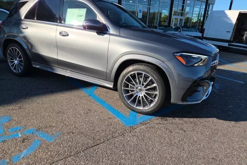 2026 Mercedes Benz GLE 450 4MATIC photo 1