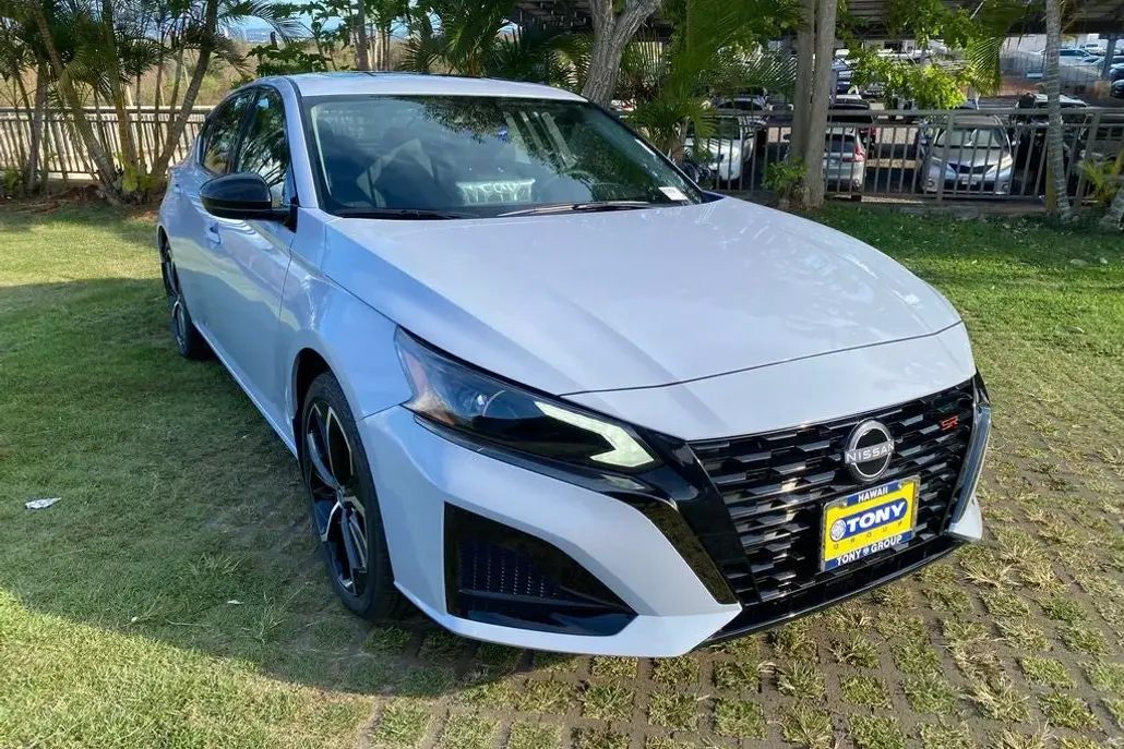 2025 Nissan Altima 2.5 SR photo 1