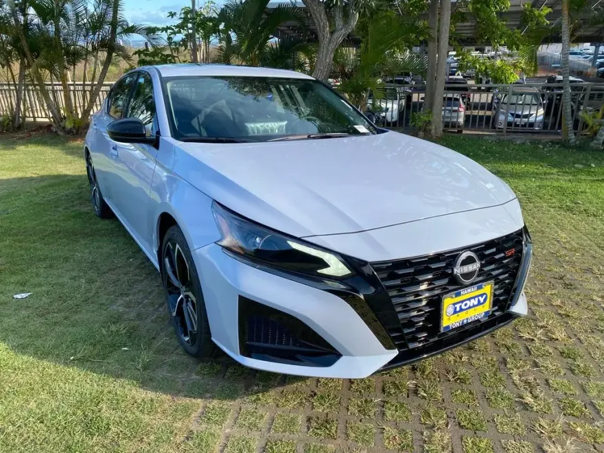 2025 Nissan Altima 2.5 SR photo 1