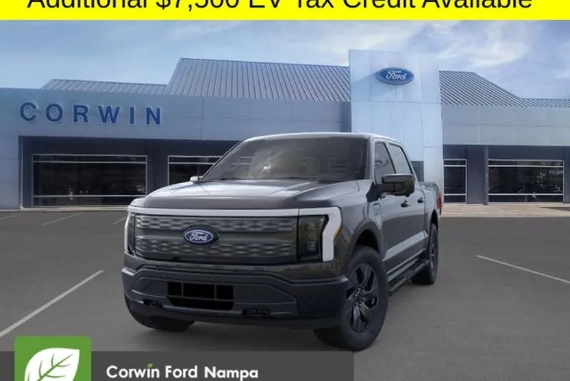 2025 Ford F-150 Lightning Lariat photo 1