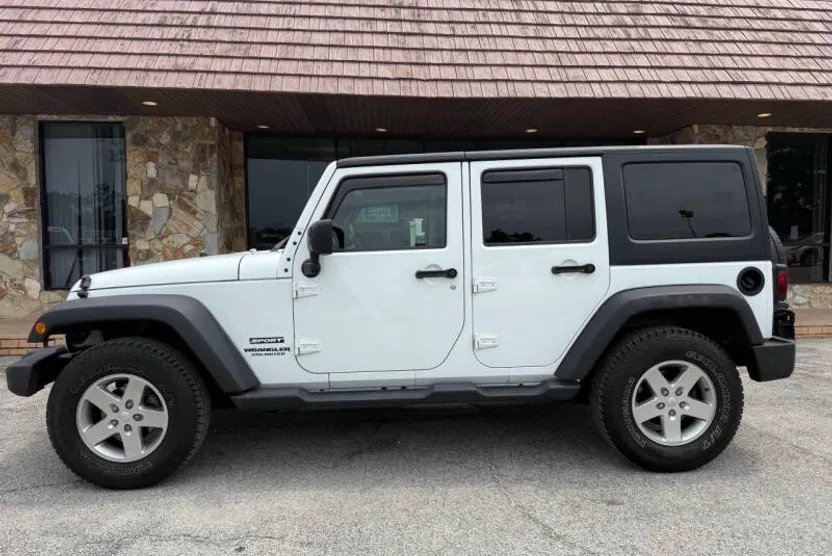 2016 Jeep Wrangler Unlimited Sport photo 1