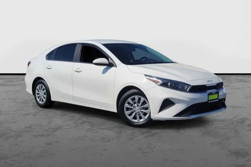 2022 Kia Forte FE photo 1