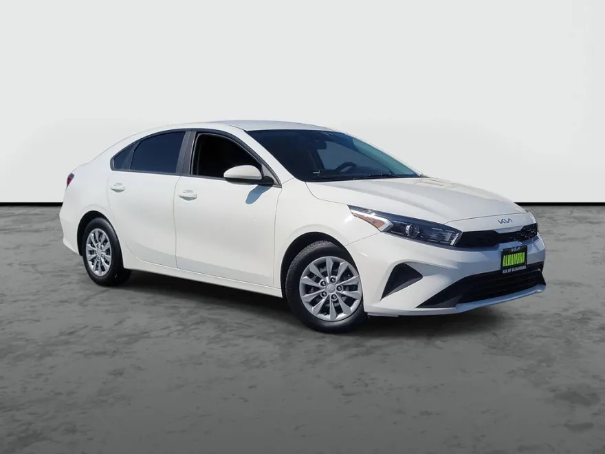 2022 Kia Forte FE photo 1