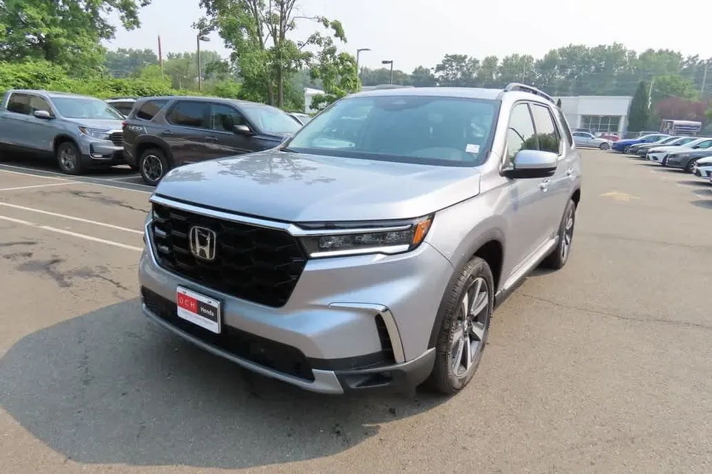2025 Honda Pilot Touring photo 1