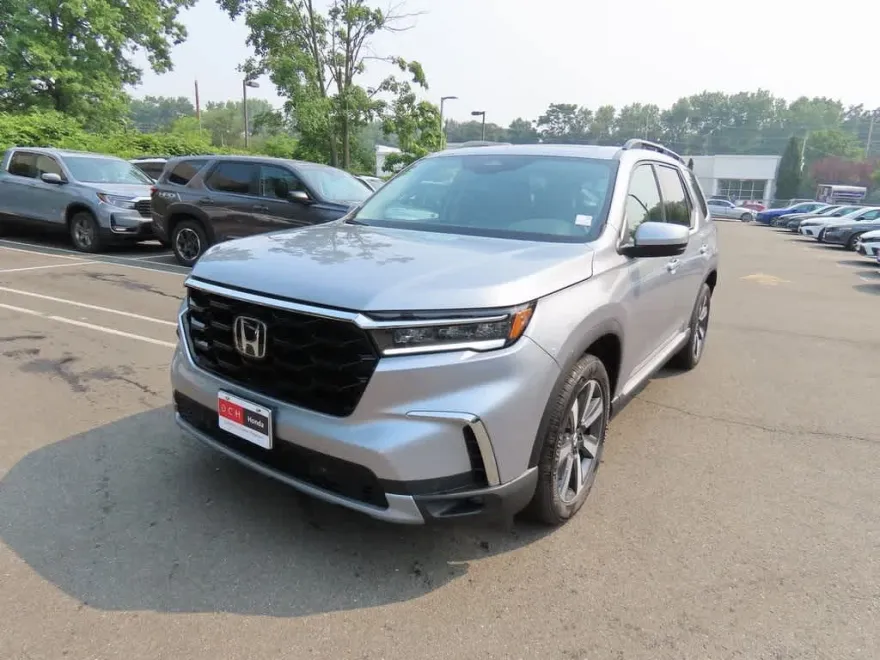 2025 Honda Pilot Touring photo 1