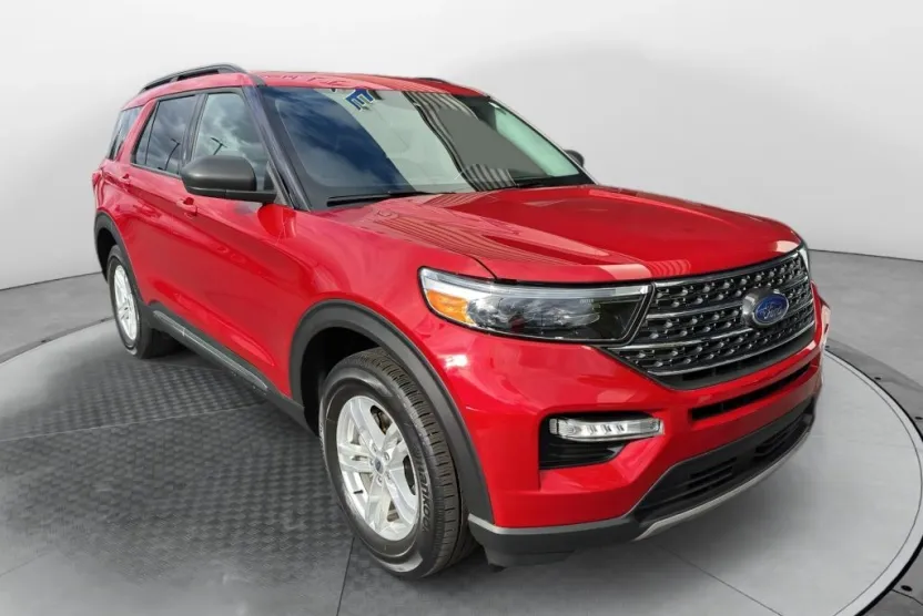 2022 Ford Explorer XLT photo 1
