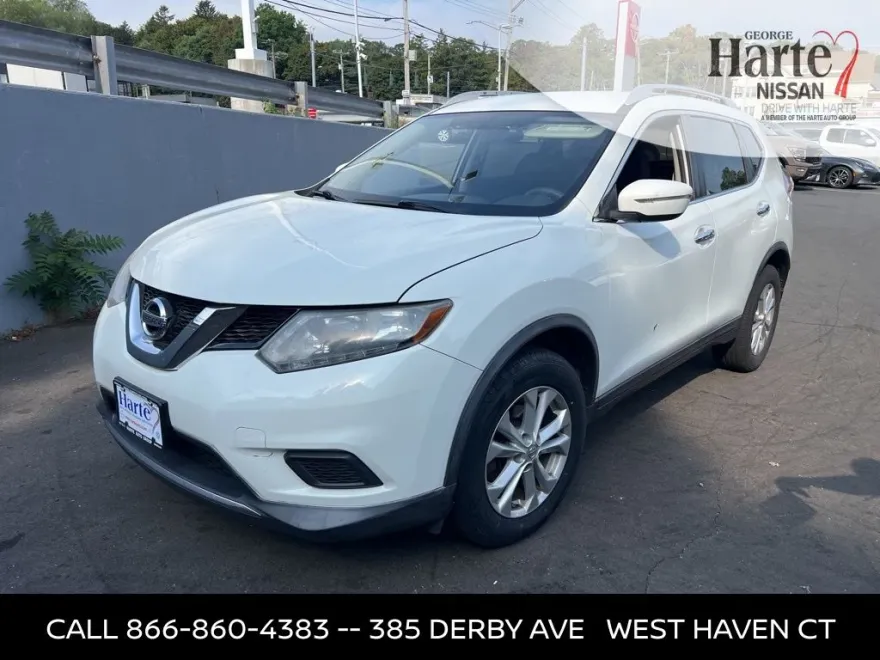 2015 Nissan Rogue SV photo 1