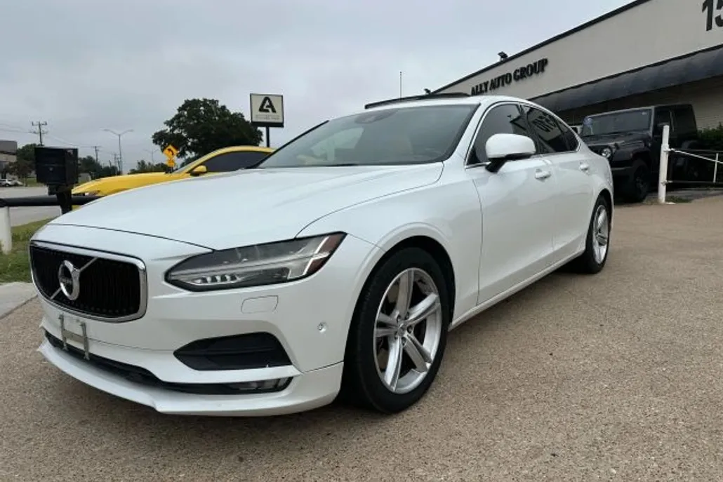 2017 Volvo S90 T5 Momentum photo 1