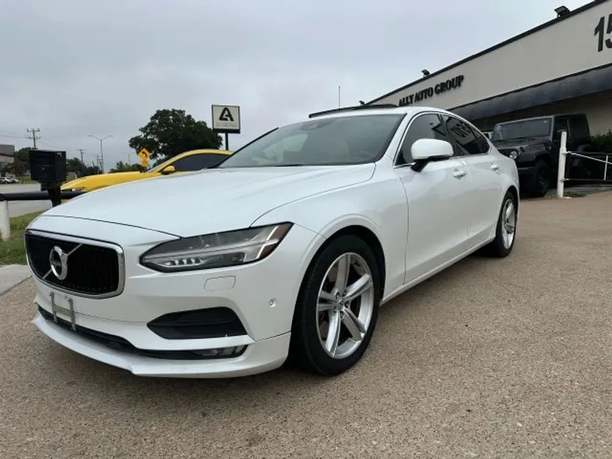 2017 Volvo S90 T5 Momentum photo 1