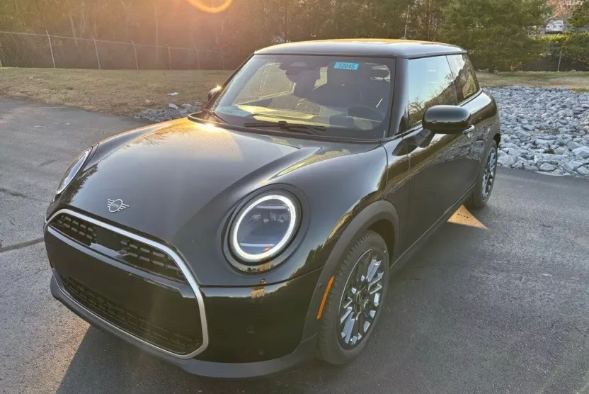 2025 Mini Cooper 2 Door Hardtop photo 1