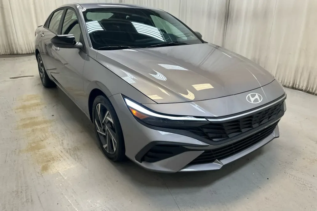 2025 Hyundai Elantra SEL Sport photo 1