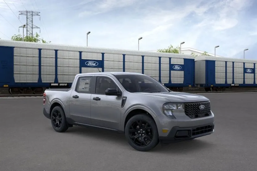 2025 Ford Maverick XLT photo 1