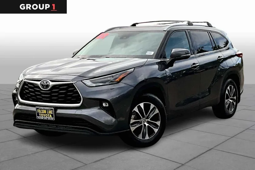 2022 Toyota Highlander XLE photo 1