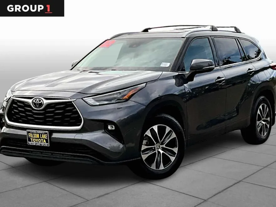 2022 Toyota Highlander XLE photo 1