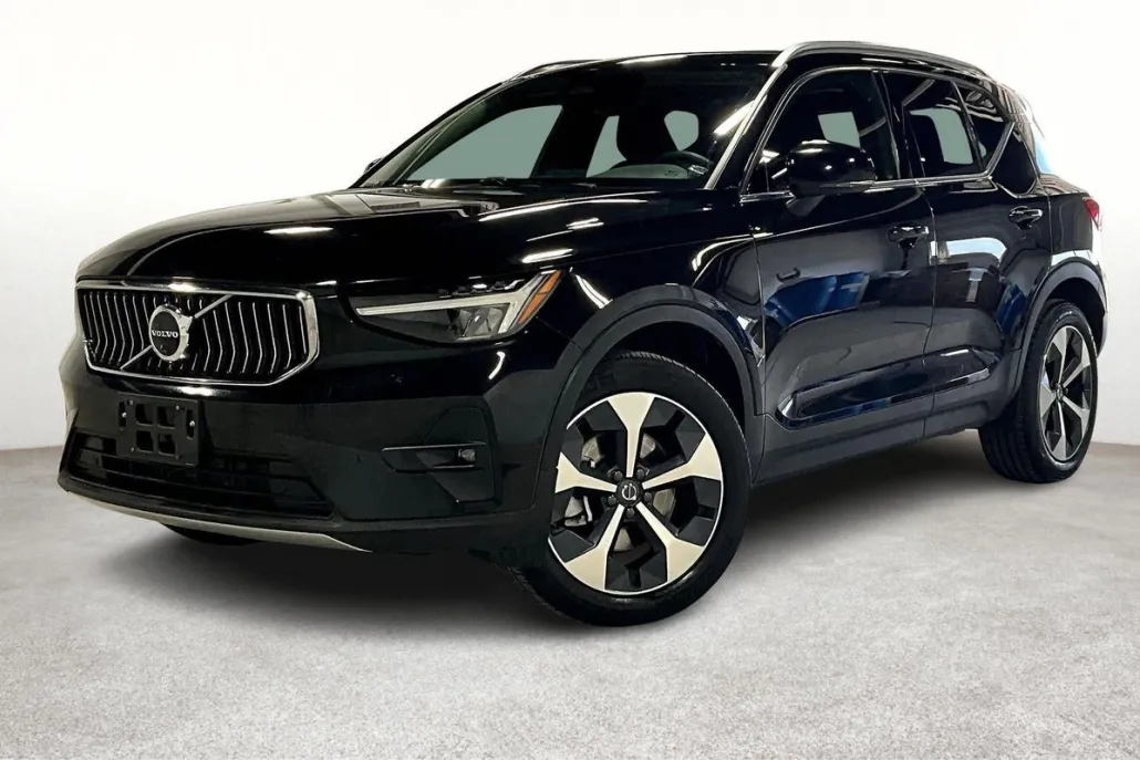 2024 Volvo XC40 Plus photo 1