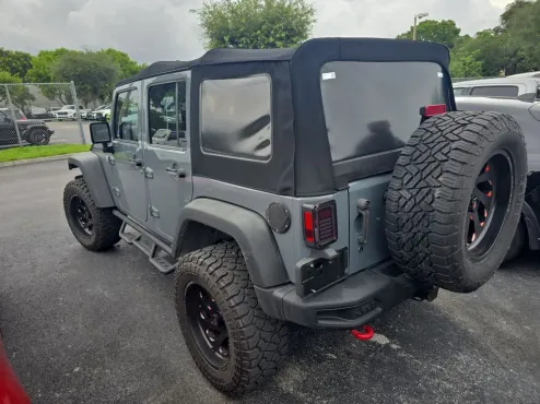 2013 Jeep Wrangler Unlimited Rubicon photo 4