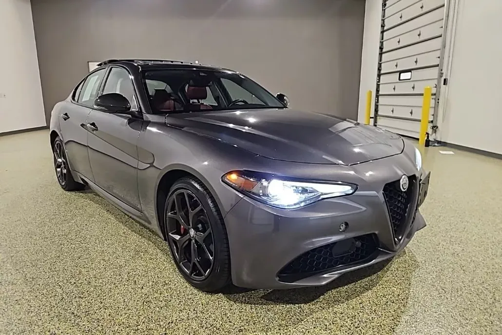 2020 Alfa Romeo Giulia Ti photo 1