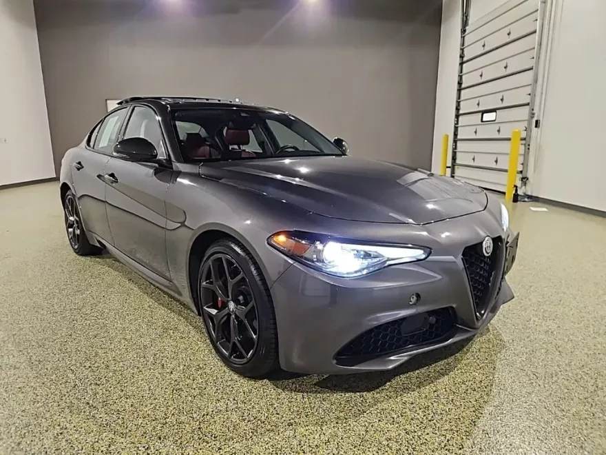 2020 Alfa Romeo Giulia Ti photo 1