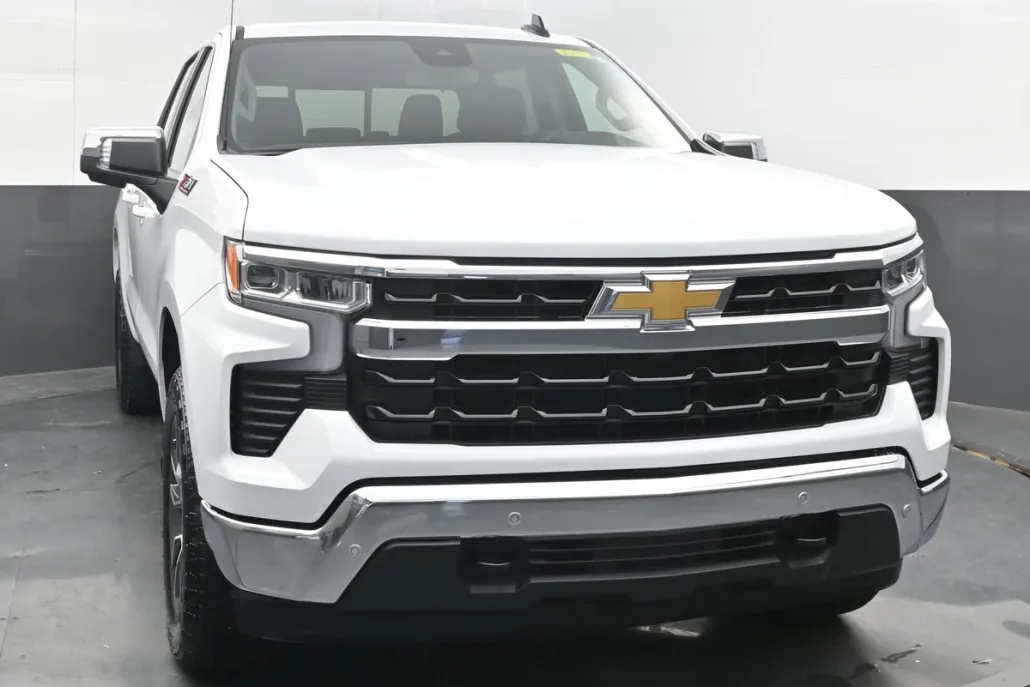 2025 Chevrolet Silverado 1500 LT photo 1