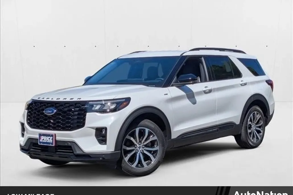 2025 Ford Explorer ST-Line photo 1