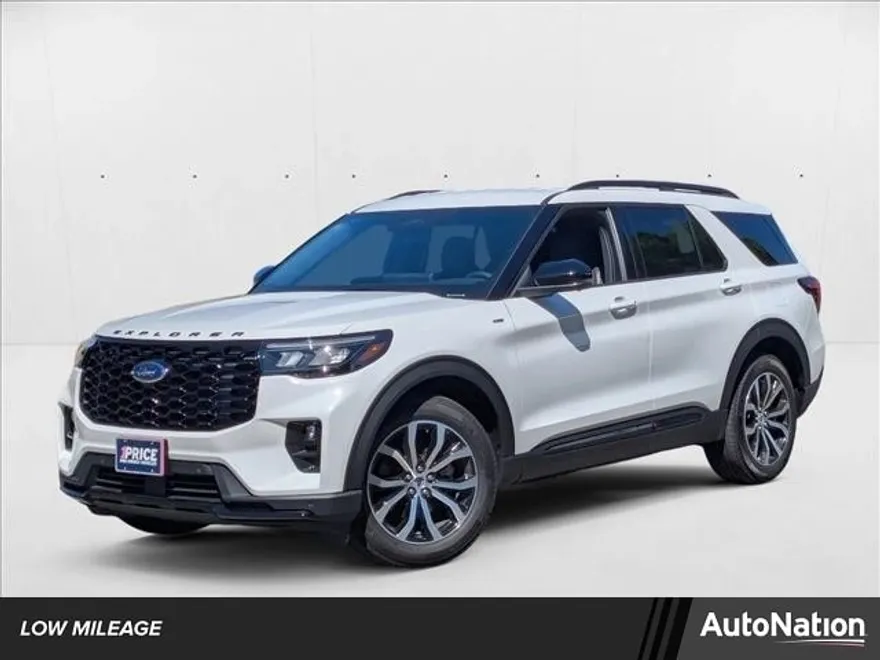 2025 Ford Explorer ST-Line photo 1