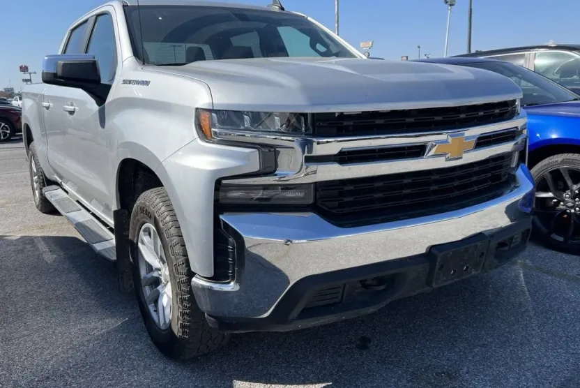2020 Chevrolet Silverado 1500 LT photo 1