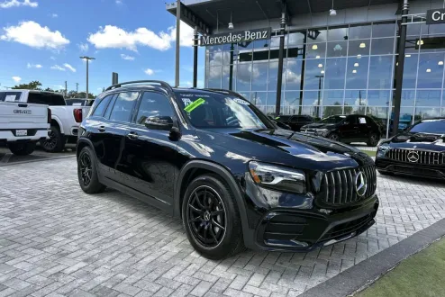 2025 Mercedes Benz GLB 35 AMG 4MATIC photo 2
