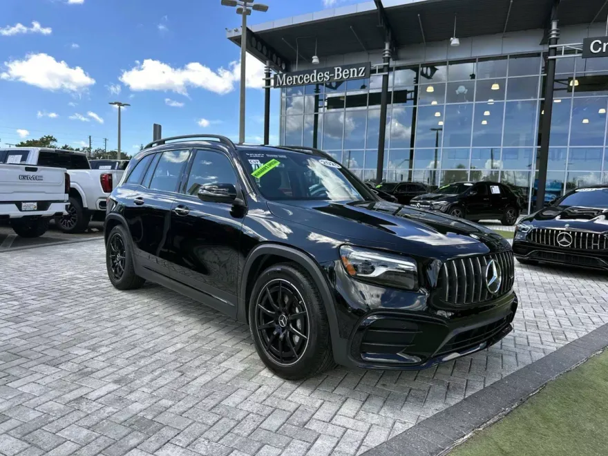 2025 Mercedes Benz GLB 35 AMG 4MATIC photo 2
