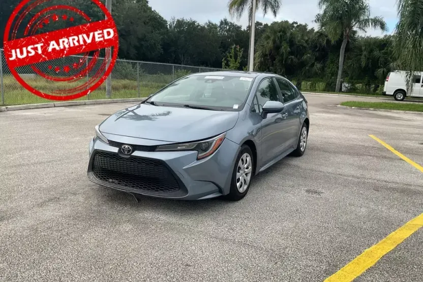 2022 Toyota Corolla LE photo 1