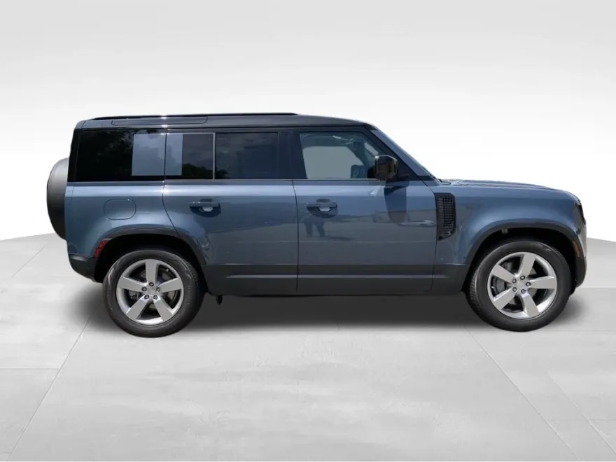 2025 Land Rover Defender 110 S photo 1